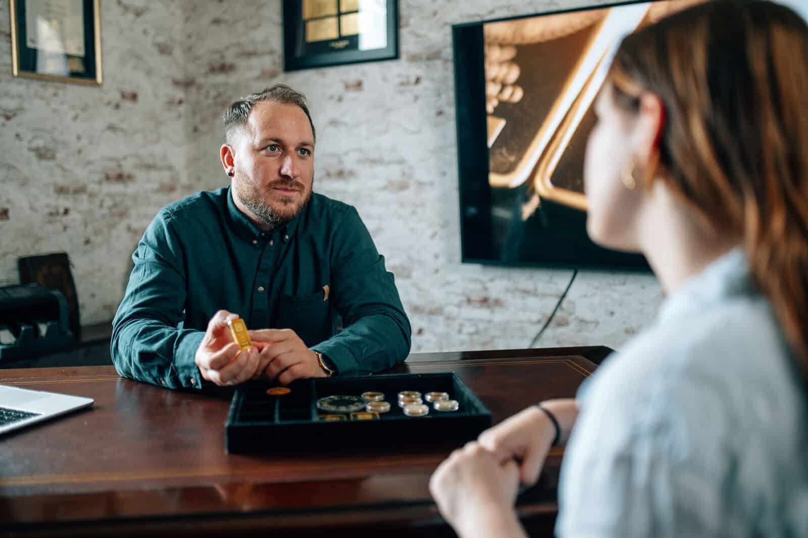Robert bei einer Edelmetallberatung
